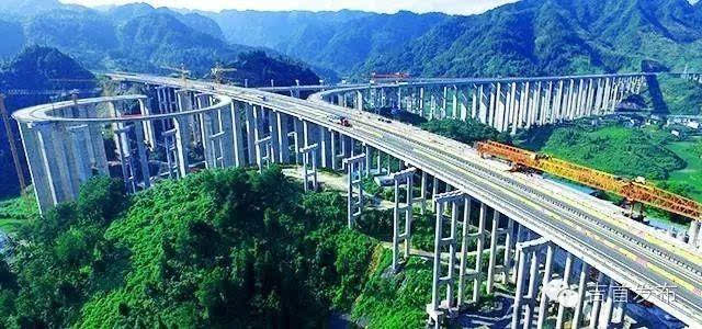 7月7日,吉首市曙光村,修建中的永吉高速公路.