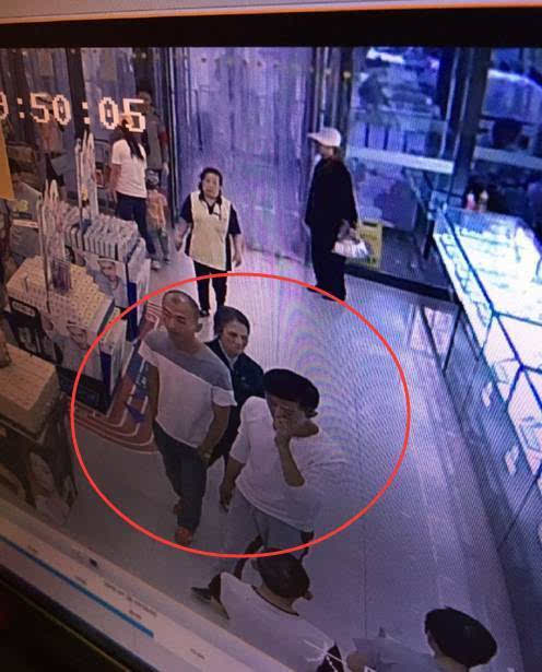 [天下无贼?]两男子在华联超市同一时段连偷3人