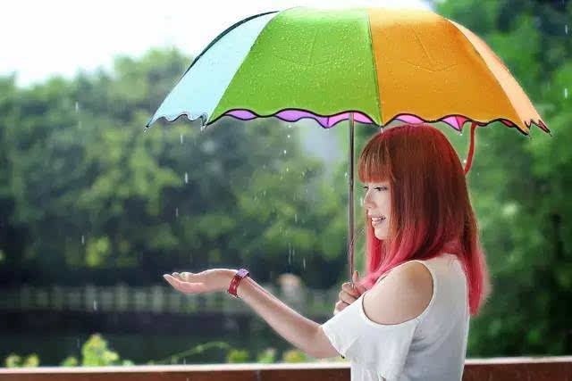下雨天拿伞不打戴草帽猜成语_路飞草帽图片