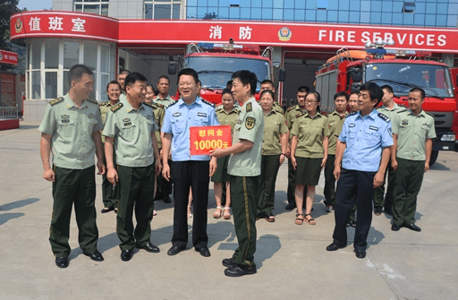 新年伊始，利川县委副书记、县长江志健亲切看望一线执勤消防官兵