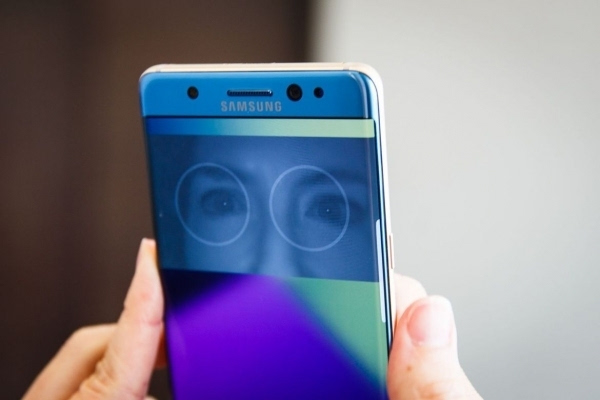 双曲屏三星Galaxy Note 7引领Android手机新潮