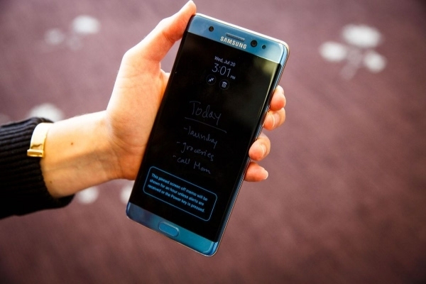 双曲屏三星Galaxy Note 7引领Android手机新潮