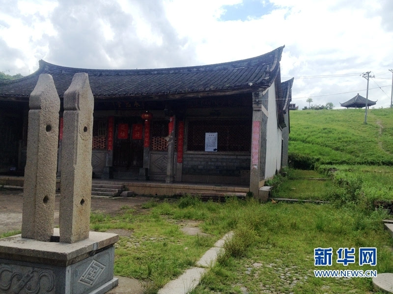 庄上土楼位于平和县大溪镇庄上村,当地居民称为庄上大楼,楼内曾住着