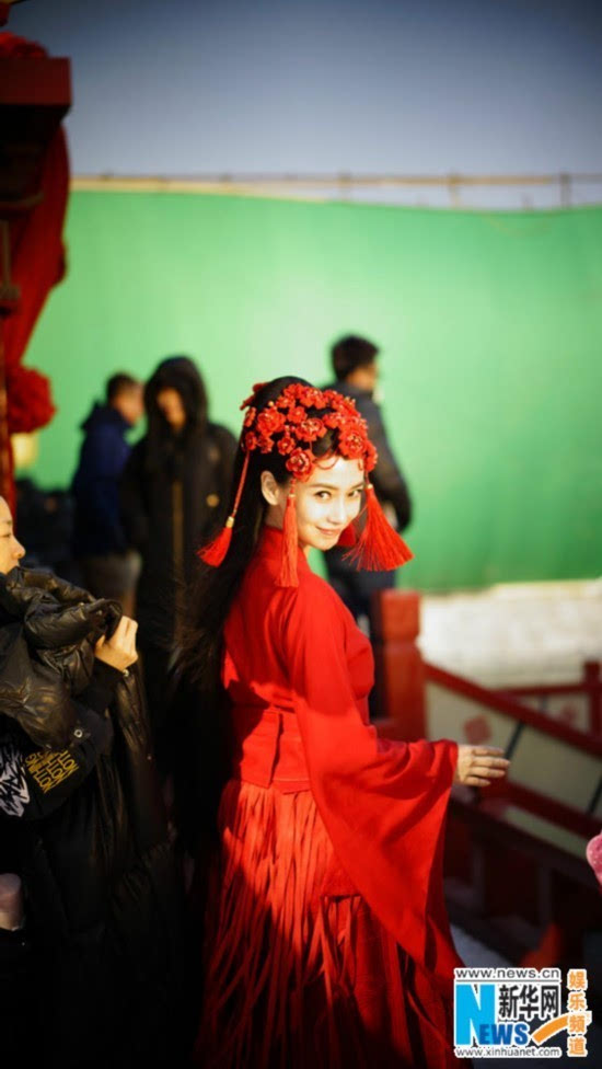 angelababy红装婚服造型曝光 网友:这很微微