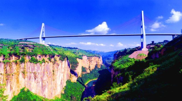 其它 正文  马岭河大桥,位于板江高速公路,横跨国家4a级风景区