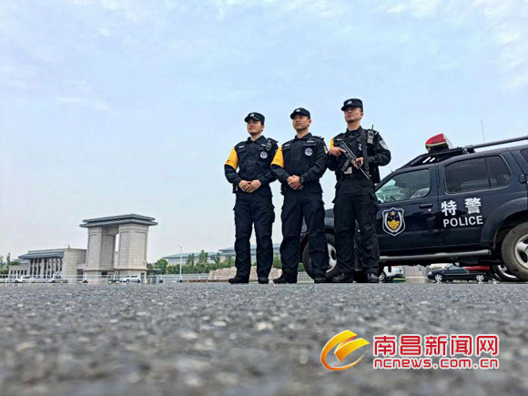 南昌公安武警联勤武装巡逻全面启动(组图)