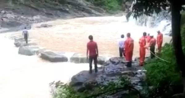 揭阳游客饶平青岚地质公园遭遇山洪暴发,造成2死2伤2失踪