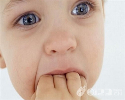宝宝口腔溃疡吃什么好得快?如何预防小儿口腔