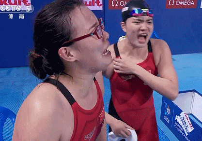 2015年喀山世锦赛,傅园慧夺得50米仰泳和4乘100混合泳接力两枚金牌