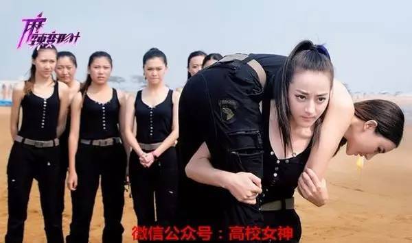 迪丽热巴当女保镖?上演制服诱惑,简直美翻了!