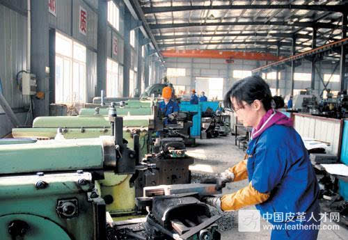 福建晋江:鞋模厂污染环境 老板司机同被拘
