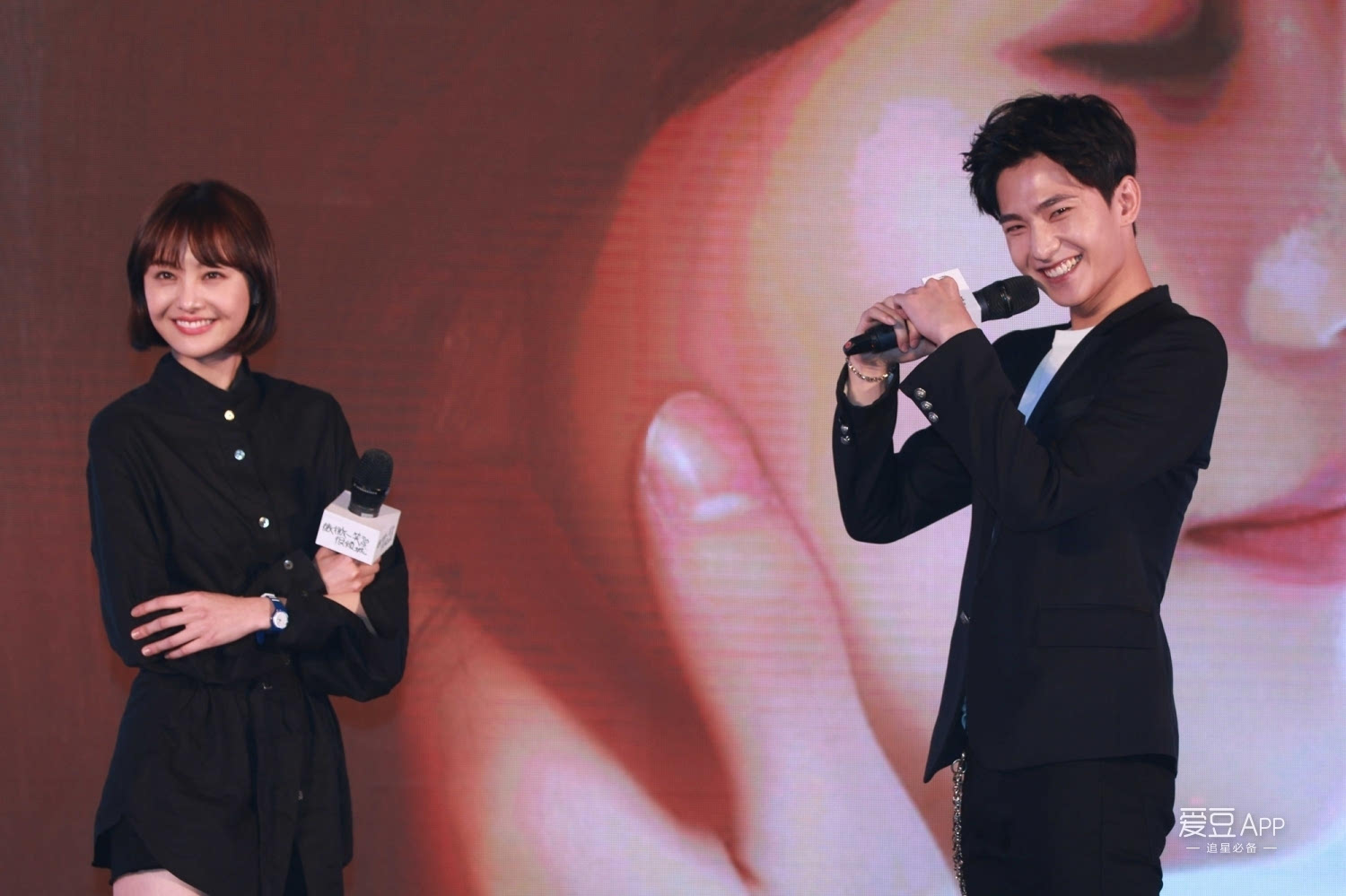 [消息]杨洋、郑爽谈《微微》吻戏:不论是霸道的