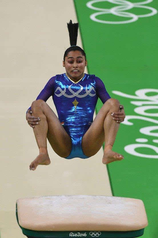 里约神表情包 机皇扫射下的体操运动员奥运比赛时摄影图片