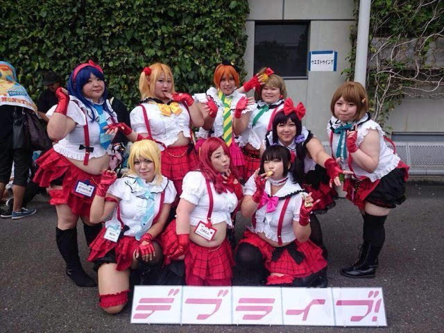 的μ's成员大了好几圈,跟cosplay追求的"还原度"几乎无缘,但是却