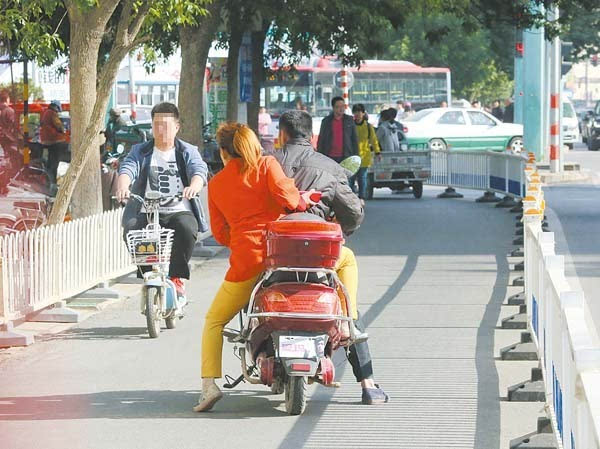 街头交通不文明现象直击