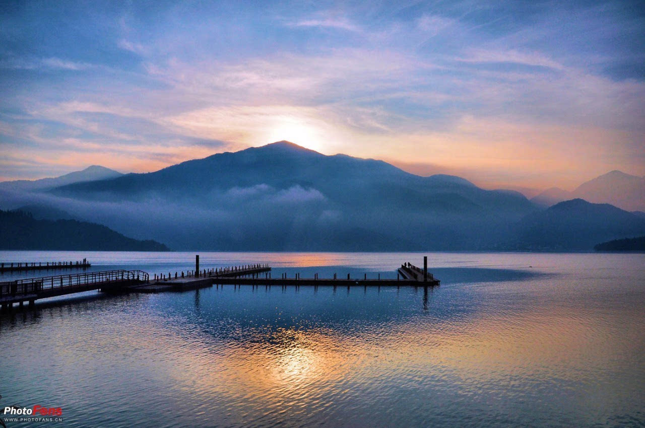 台湾便利商店的密度是全球最高  日月潭是台湾最大的天然湖泊  风景