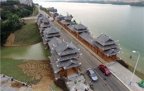 "环江滨水自行车道"彩色骑行雕塑"龙壁回澜 环江村,侗族风雨桥,静