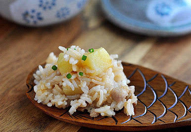 夏日健康瘦身 土豆焖饭帮你代替主食