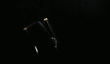 看见男友来了,一把抱住他痛哭,真的要奔溃了↓然而,这个男友也是幻觉