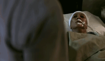 剧情要开反转了↓ 男主来到妈妈的病房,妈妈似乎想告诉男主一些事情.