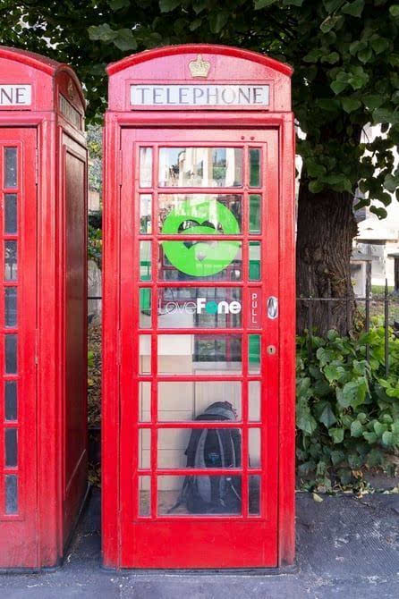 英国标志性红色电话亭变身手机维修点 - 微信公