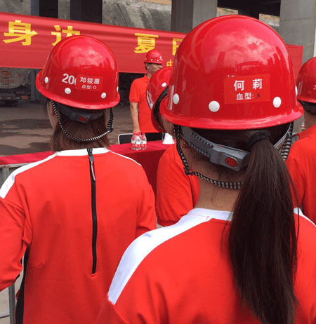 以改过去安全帽上只印"中国铁建 某某局"字样,为现在再 职工姓名 血型