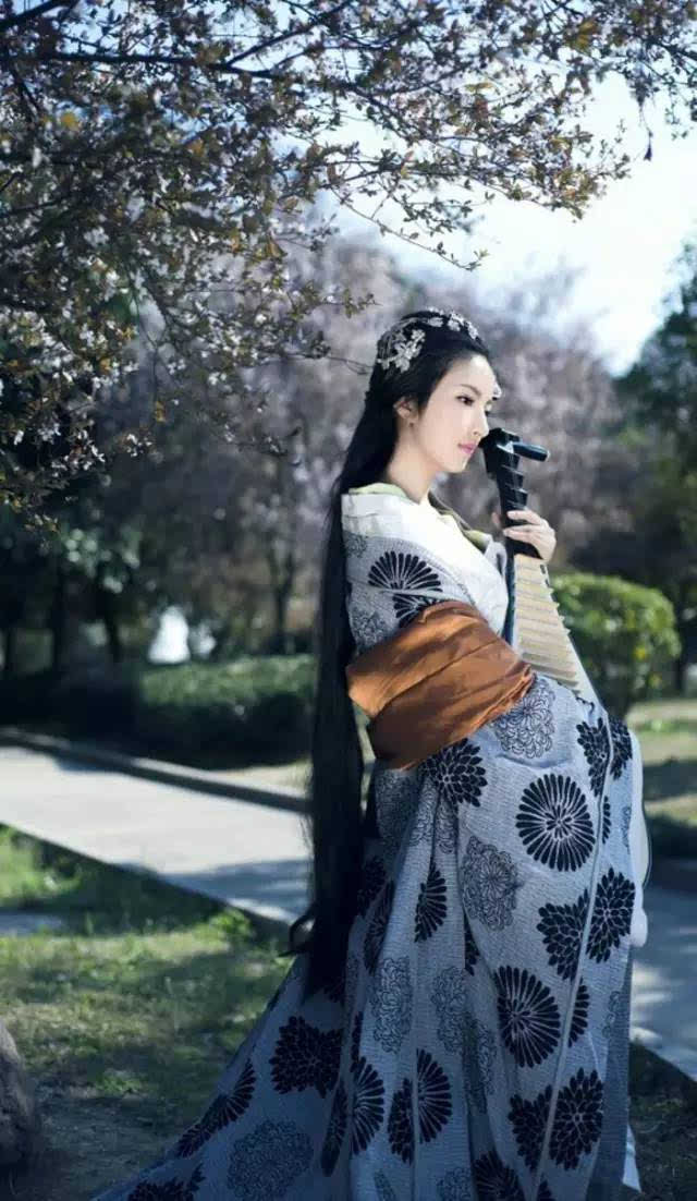 女汉服