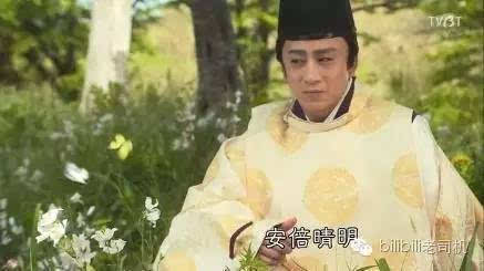 比如  稻垣吾郎,在2001年nhk出品的电视剧《阴阳师》中饰演安倍晴明