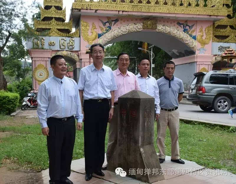 我区参加座谈的领导有:和平与团结委员会主席吴再林