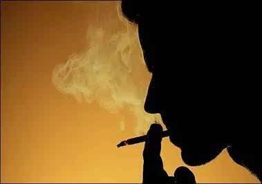 抽烟不是拿来显摆自己很吊的样子,抽烟只是抽烟,与一个人的品行好与坏