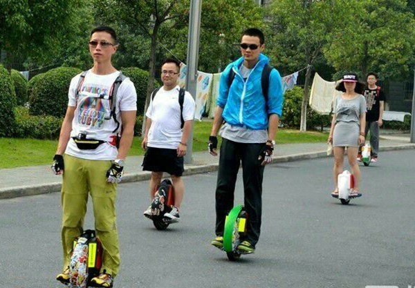 在上海用平衡车违法?交警严查:开上公共道路就