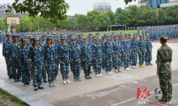 安乡一中新生军训工作圆满结束