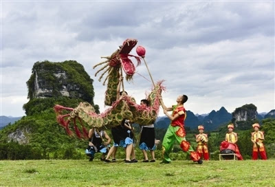 摘要日前,罗城仫佬族自治县在兼爱乡高山草甸进行舞草龙民间传统活动.