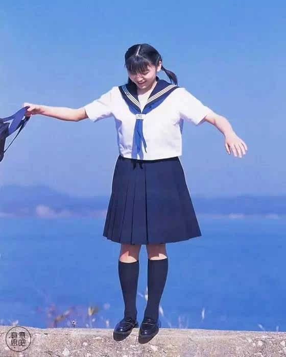 日本女生的校服裙子为什么越来越短?