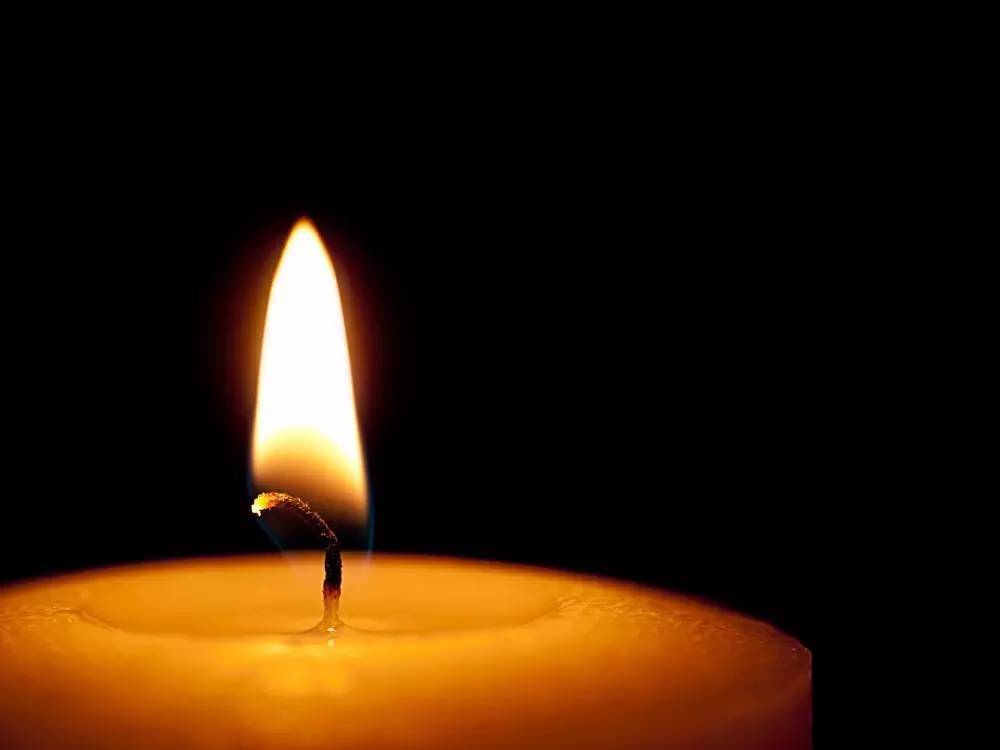 蜡烛是祭祀亡人用的,故此,不能作为礼物送人.