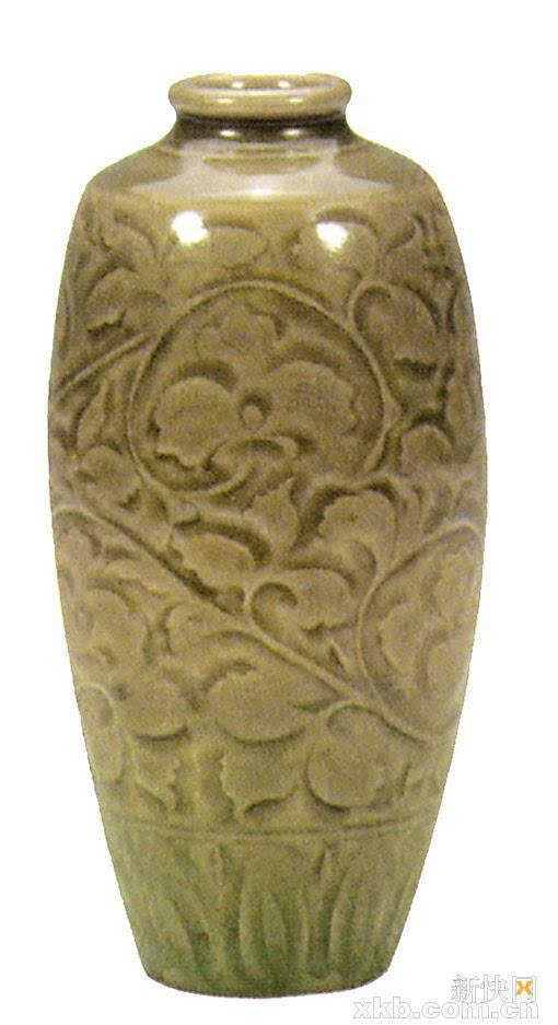 北宋 耀州窑刻花缠枝牡丹纹折肩梅瓶 高18.7厘米 观复博物馆藏