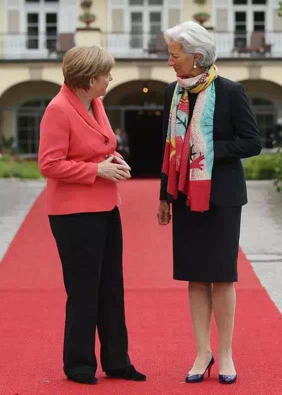 德国的第一位女总理梅克尔(angela merkel),不仅突破了父辈那年代的