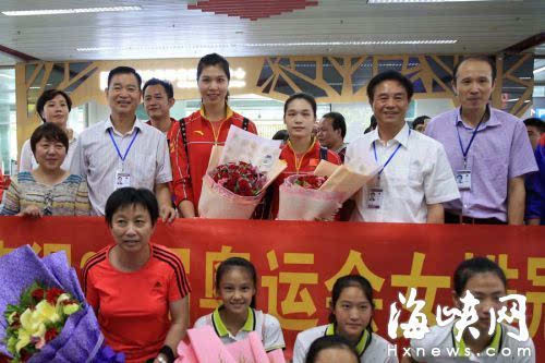 女排奥运冠军徐云丽林莉回福州 开启新人生规划