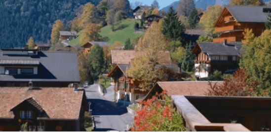 瞧瞧人家瑞士这农村房,这才是别墅啊,秒杀了多少人的住房.