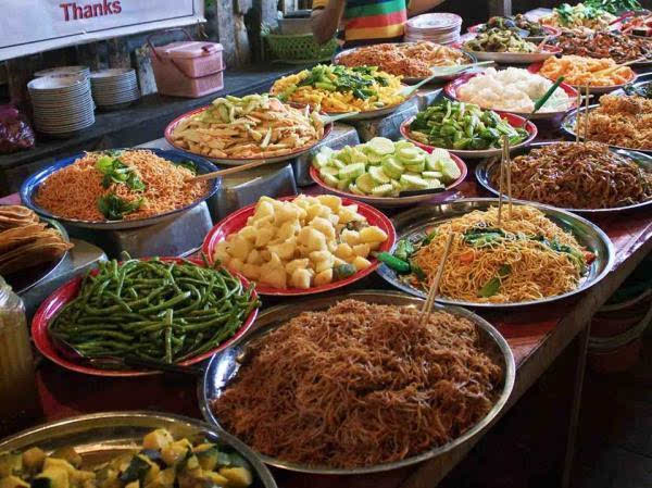 馋涎欲滴的老挝街边美食,重点是廉价