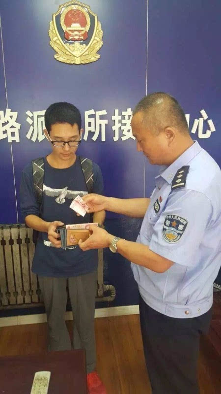 "我在马路边捡到一分钱,把它交到警察叔叔手里边"这首歌想必