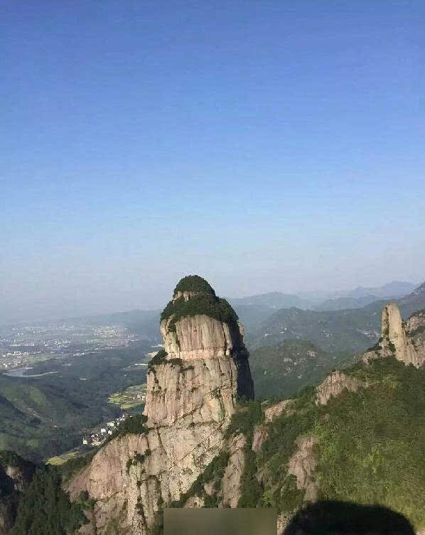 厉害了!浙江37岁痴情女悬崖上画男子头像示爱