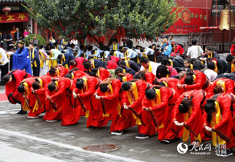 郑州举行孔子诞辰2567周年祭祀大典传承尊师重学之道