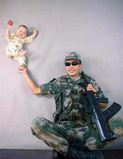 令人心醉!军人父亲和孩子的第一次合影