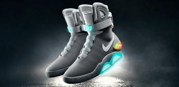 耐克参考《回到未来2》电影中智能鞋的概念,设计出一款自动系鞋带