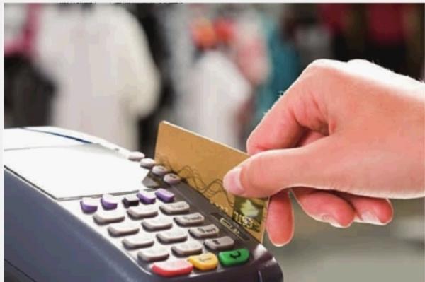 银行卡刷卡手续费新规实施后,不少大额消费商户把高额手续费转嫁到