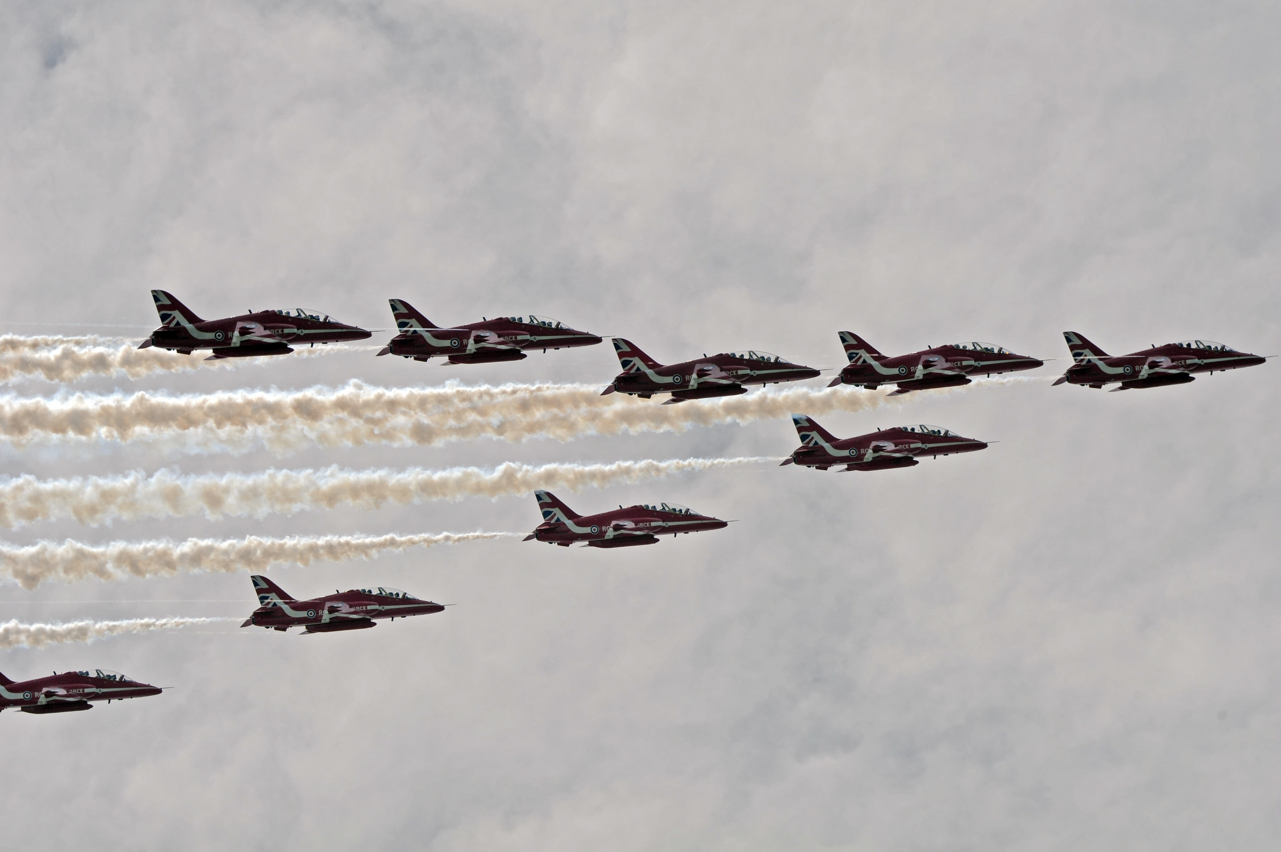 英国红箭飞行表演队亮相新加坡