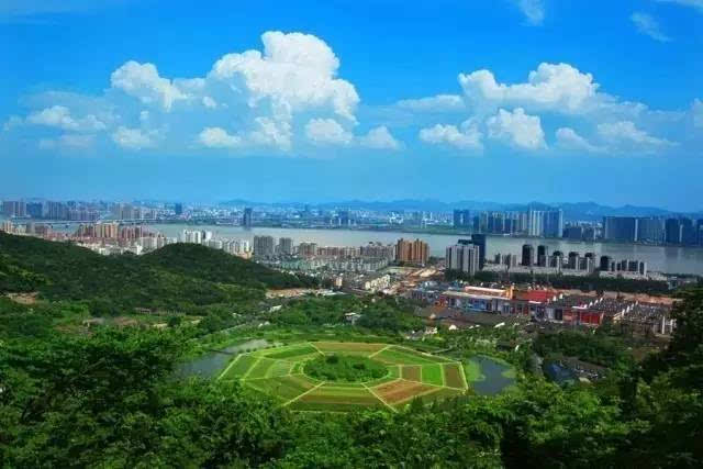 他掌管世界歌谱-中国版格林威治小镇 2016年,是中国"十三五"规划的开局之年,资