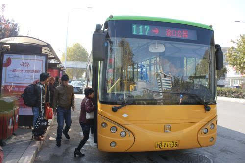 公交117路车更新换代 16辆"灰姑娘"离职下岗