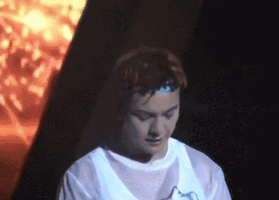 今天过生日的陈伟霆竟然泪洒现场!是谁把这个行走的